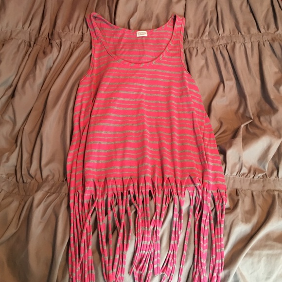 Pink and gray muscle shirt with fringe - Picture 1 of 2