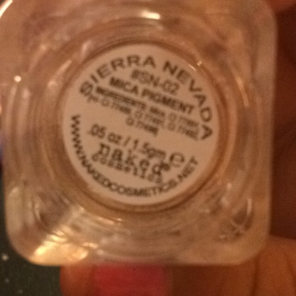 Highlighters/ eyeshadows - Picture 2 of 3