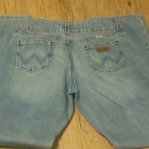 Womens Wrangler jeans NWOT