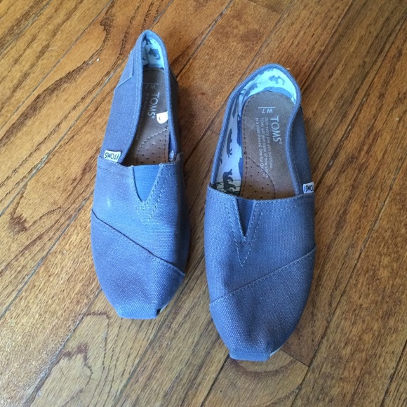 Like new gray toms