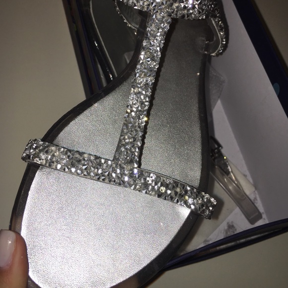 Sandals - Picture 2 of 4