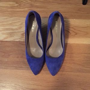 Pour la Victoire blue suede wedge