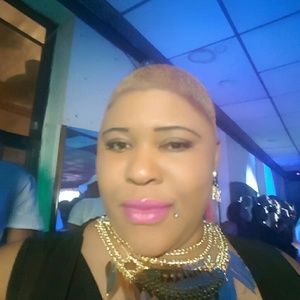 Meet your Posher, Debra may