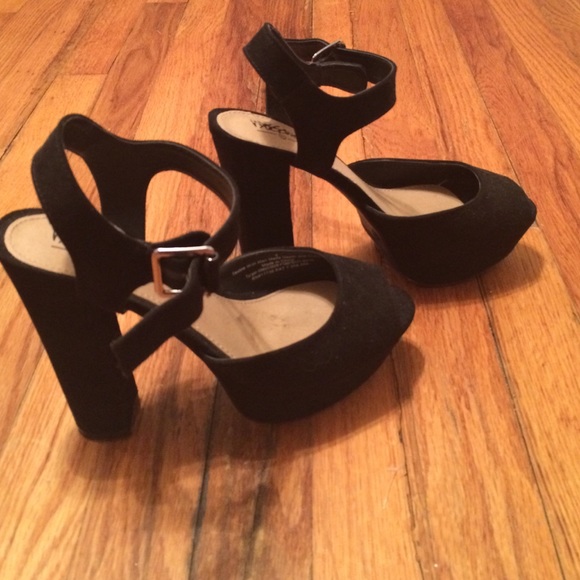 black chunky heels - Picture 2 of 3