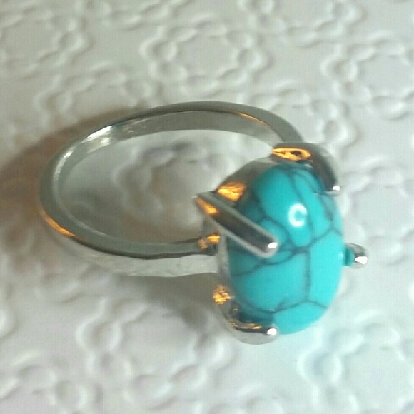 NWOT Silver Plated Imitation Turqoise Oval Ring - Picture 2 of 3