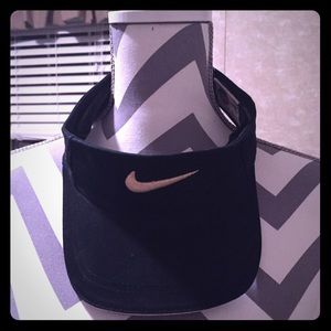 *re-list* Black Nike Visor
