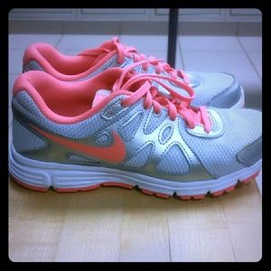 ⚠SOLD⚠Nike revolution 2 shoes