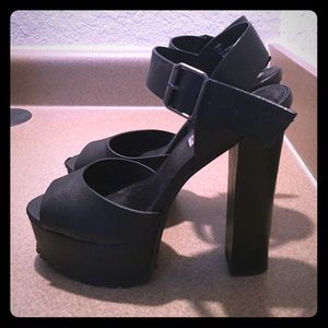 Almost like new Steve Madden platform heels.