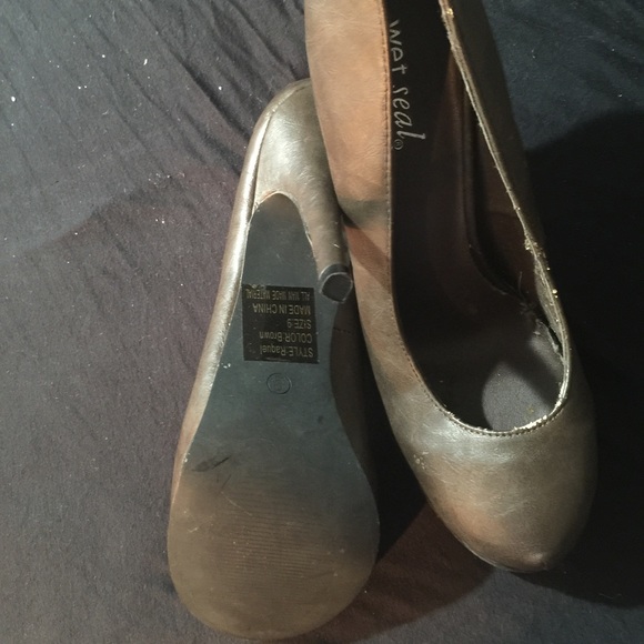 Shoes - Picture 2 of 4