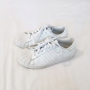 ALL WHITE ADIDAS SUPERSTARS