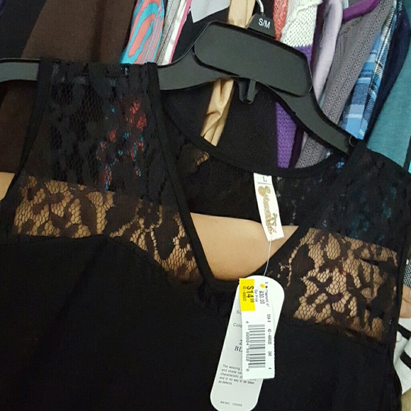 Brand new asymmetrical lace dress - Picture 3 of 3