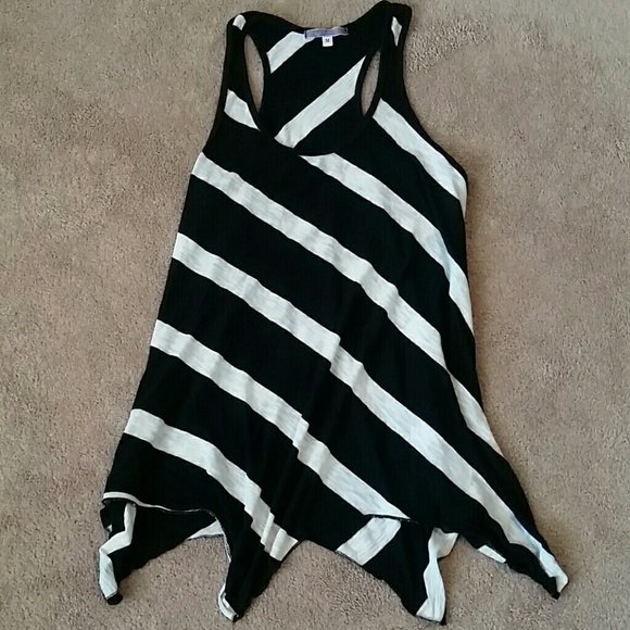 *Brand New* Black & White Top - Picture 1 of 3
