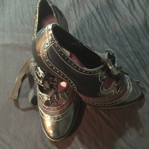 Shoes - Picture 3 of 3