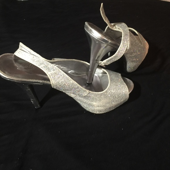 Shoes - Picture 2 of 4
