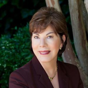 Meet your Posher, Estela