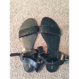 Black Sandals with sequin detail!