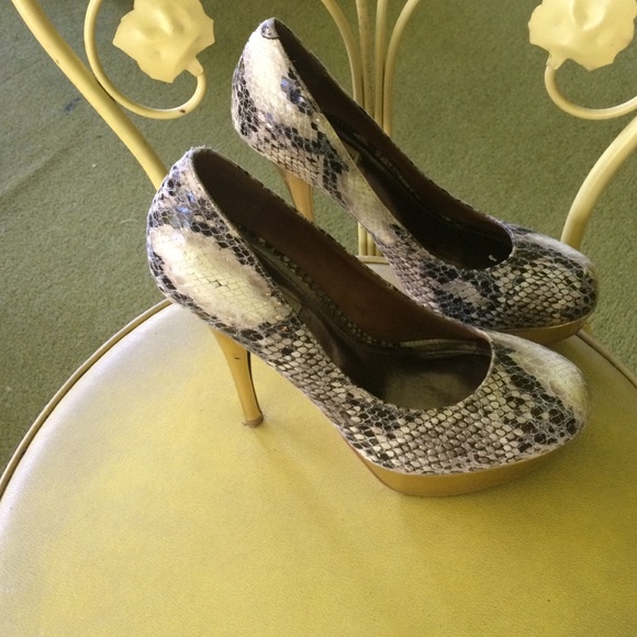 Steve Madden size 9 pumps