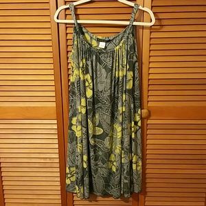 Re-poshing a gorgeous floral aloha print dress