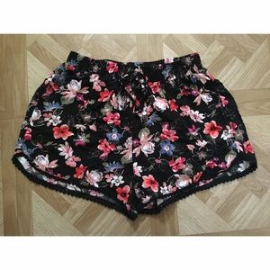 *SOLD on Mercari* Hollister floral shorts