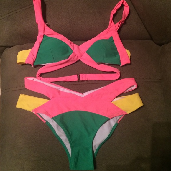 Bandage Bikini 👙🌴☀️