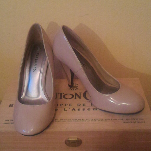 City Classified cream heels