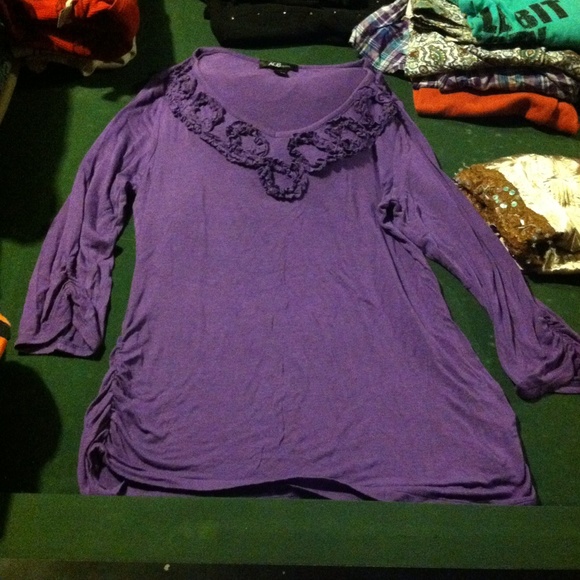 This nice comfy medium sleeve shirt