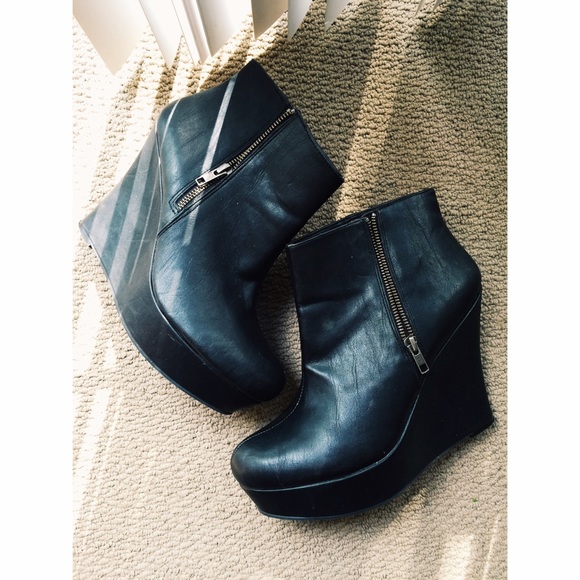 Black wedges with zippers