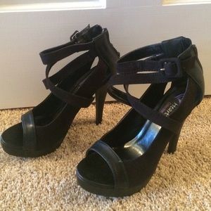 Size 8 black