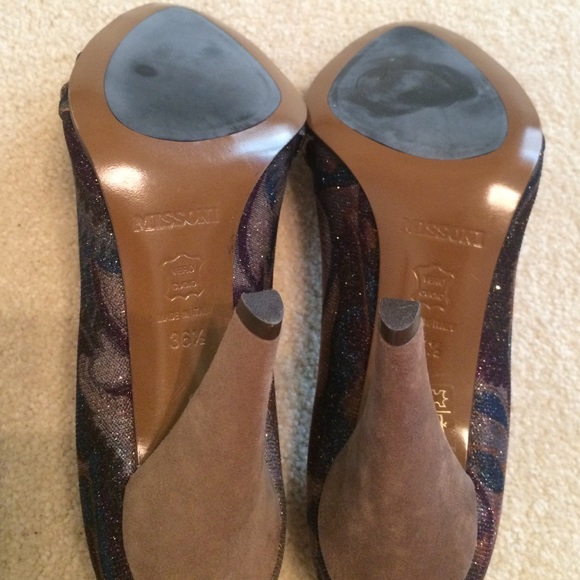 ⭐️SOLD⭐️NWOT Missoni Suede Heels - Picture 3 of 4