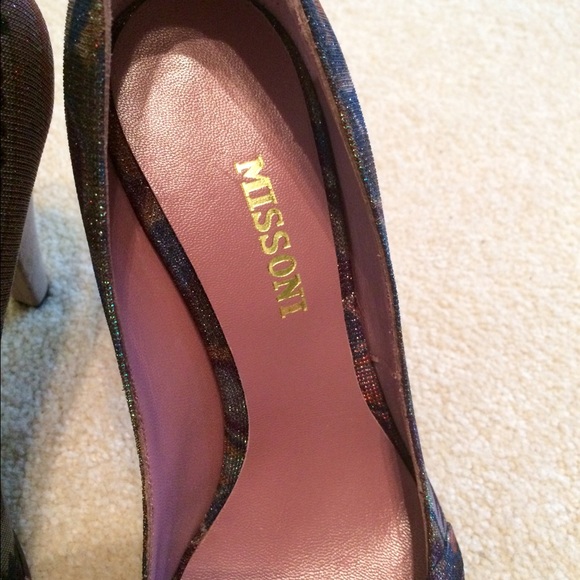 ⭐️SOLD⭐️NWOT Missoni Suede Heels - Picture 4 of 4