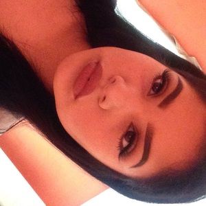 Meet your Posher, Mia