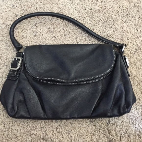 Black shoulder bag