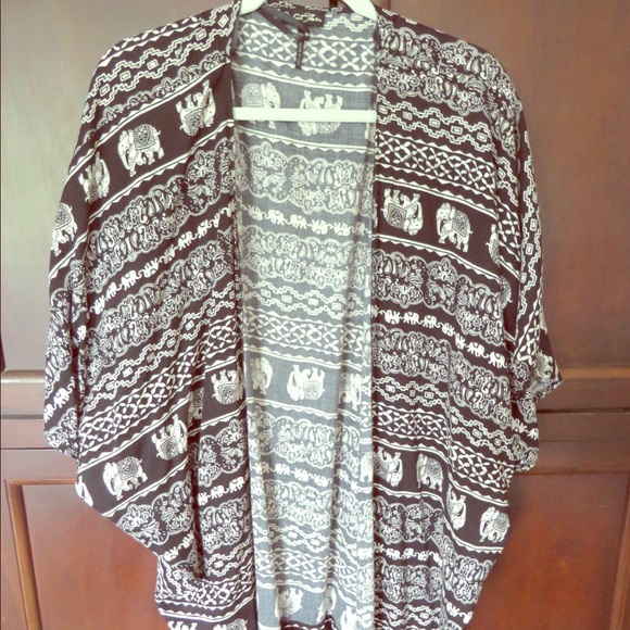 Over sized short sleeve elephant fringe cardigan