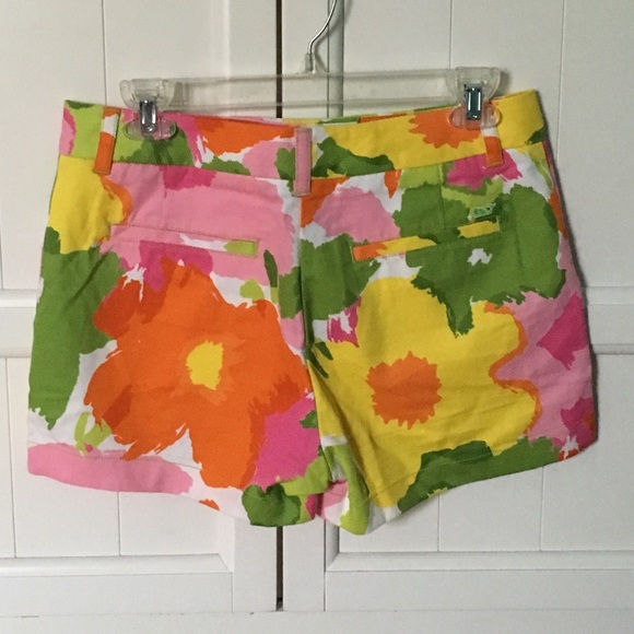 Vineyard Vines Shorts - Picture 2 of 3