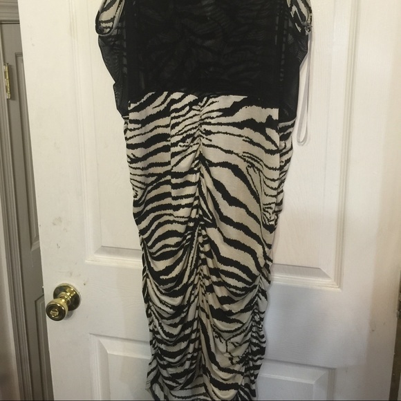 Dress - Picture 3 of 4