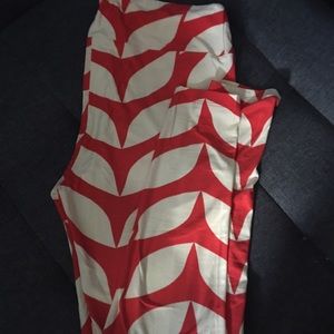 LuLaRoe Tall & Curvy (TC) leggings
