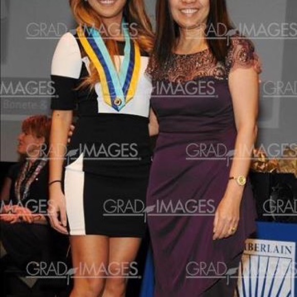 Asymmetric Black & White 👀 - Picture 2 of 2