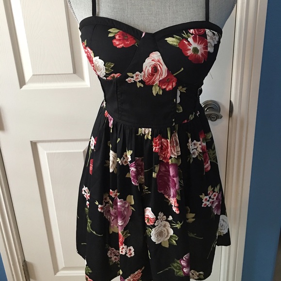 Adorable floral dress!