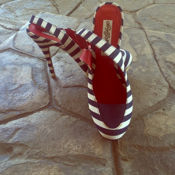 Naughty monkey sailor heels - Picture 1 of 1