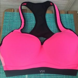 VS pink sports bra