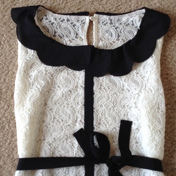 Sleeveless lace top