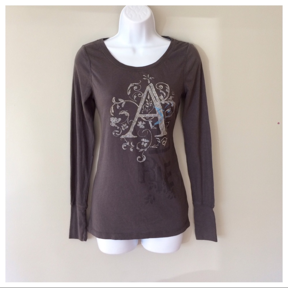 Aerie long sleeve tee.