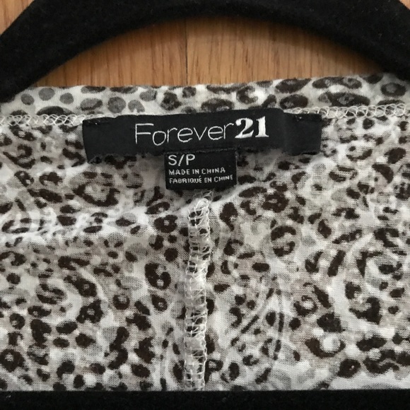 Forever 21 Animal Print TShirt In Size Small - Picture 3 of 4
