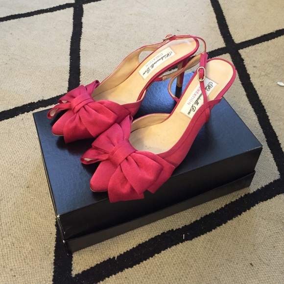 Pink bow 2.5" heels.