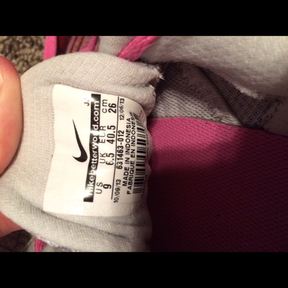 Nike Tennis Shoes - Picture 4 of 4