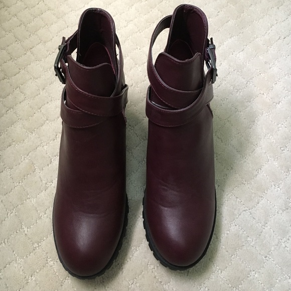 Brand new maroon booties