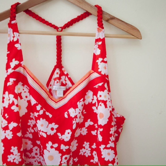 SALE ✨Y back Flower Blouse - Picture 2 of 3