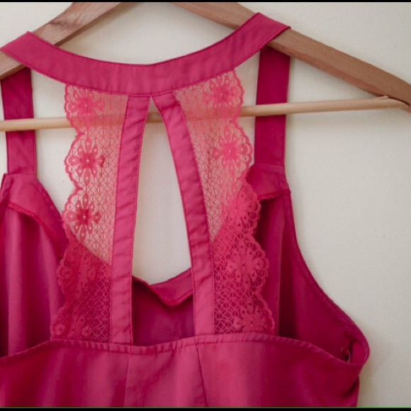 SALE✨Berry Racerback Blouse - Picture 3 of 3