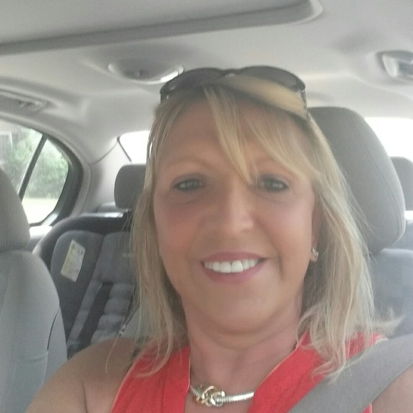 Meet your Posher, Marylou - Picture 1 of 1