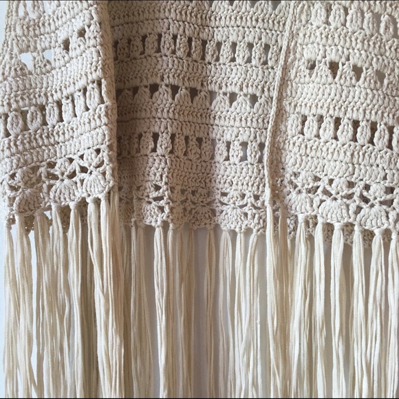 {DONATED} LF Millau Crochet Fringe Vest - Picture 3 of 4